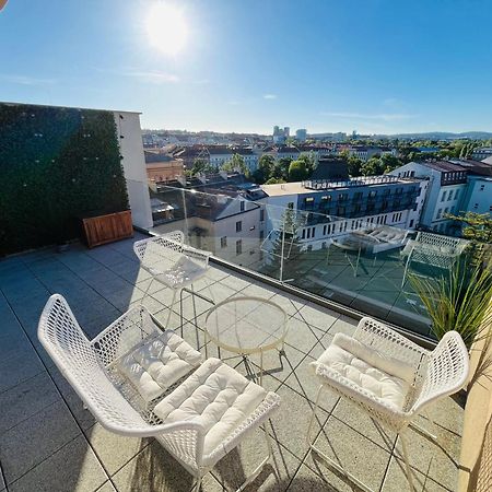 Brno City Center Apartment With Parking And A Big Terrace Eksteriør billede