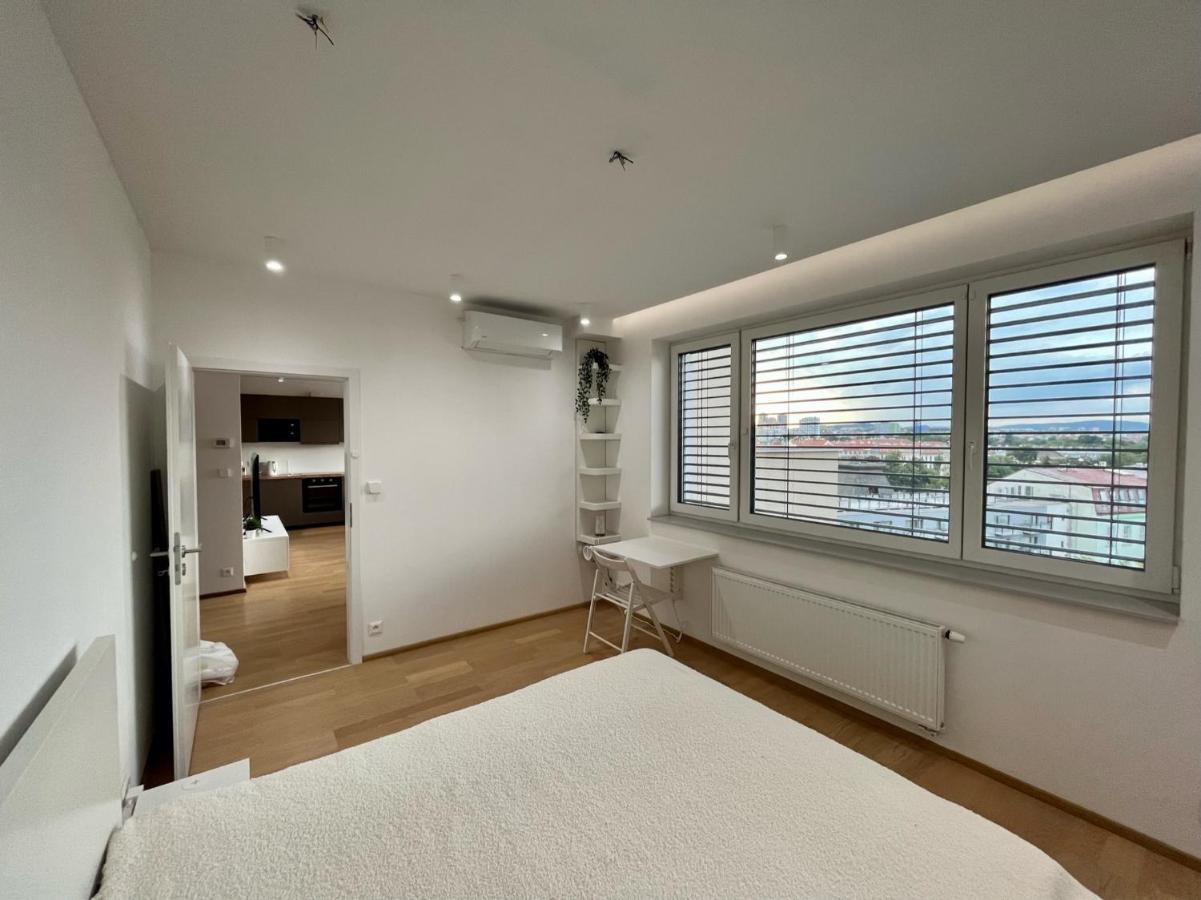 Brno City Center Apartment With Parking And A Big Terrace Eksteriør billede